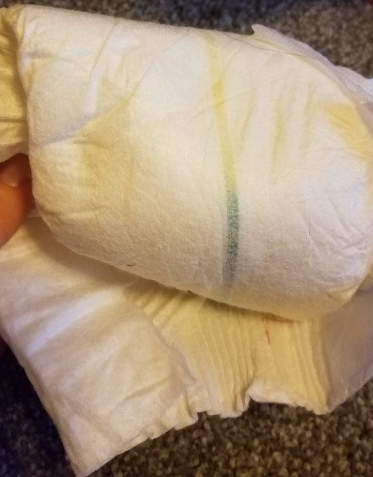 How to Put on a Diaper Correctly in 10 Simple Steps • My Mom's a Nerd